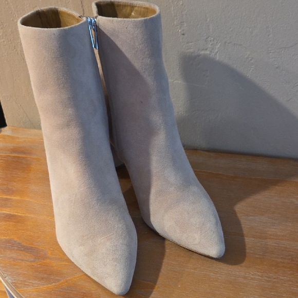 Calvin Klein Suede Ankle Booties Beige Pointed Toe Block Heel Zip Chic Sz 9 - Picture 2 of 11